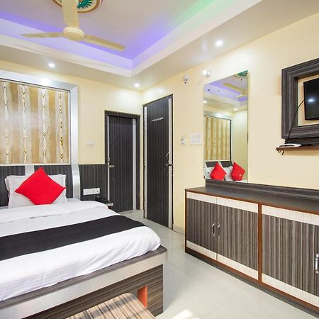 Capital O 67892 Hotel Sujata Tarapith Bagian luar foto