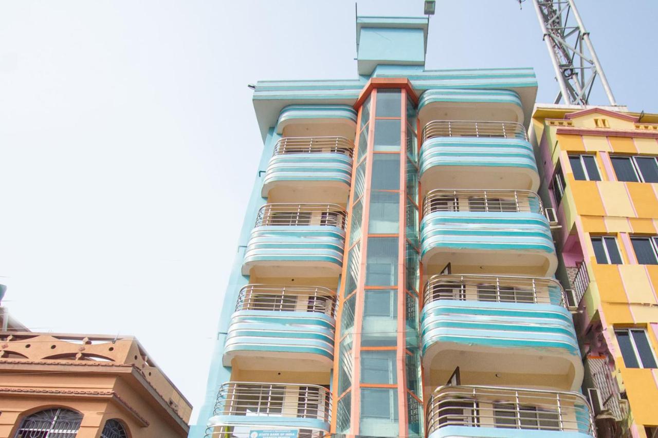 Capital O 67892 Hotel Sujata Tarapith Bagian luar foto