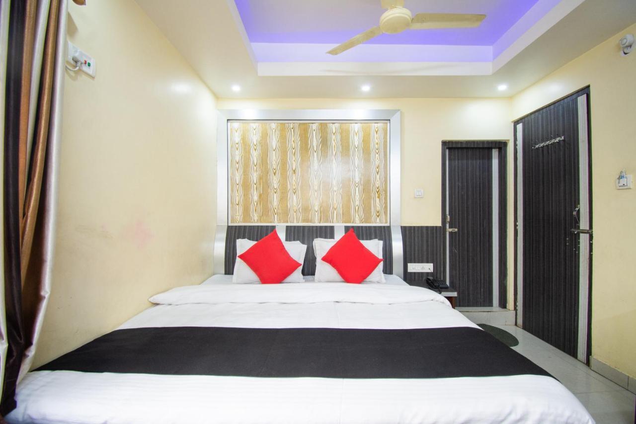 Capital O 67892 Hotel Sujata Tarapith Bagian luar foto