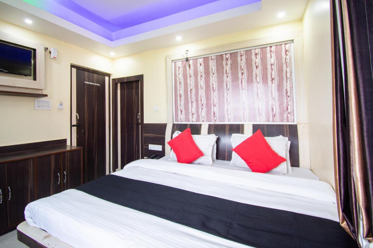 Capital O 67892 Hotel Sujata Tarapith Bagian luar foto