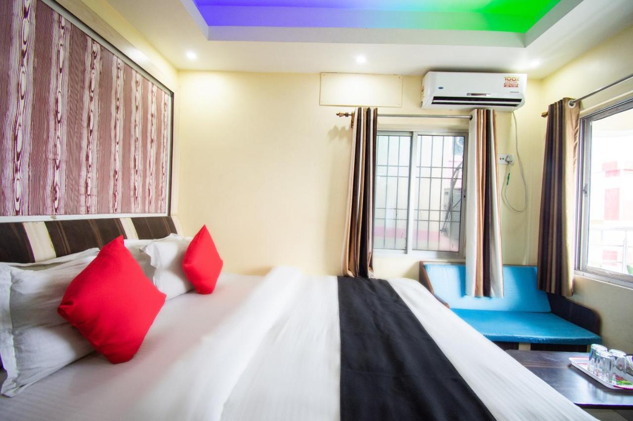 Capital O 67892 Hotel Sujata Tarapith Bagian luar foto