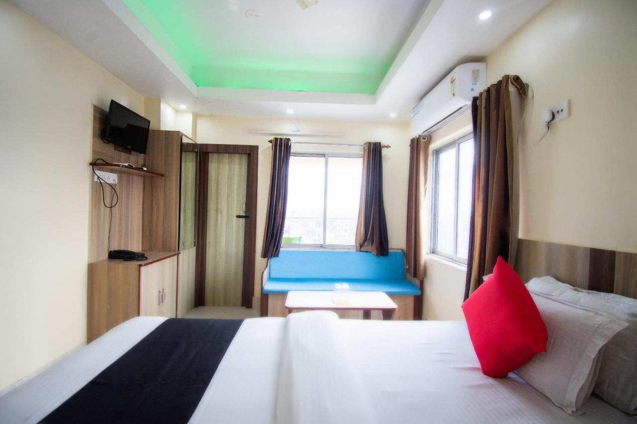 Capital O 67892 Hotel Sujata Tarapith Bagian luar foto