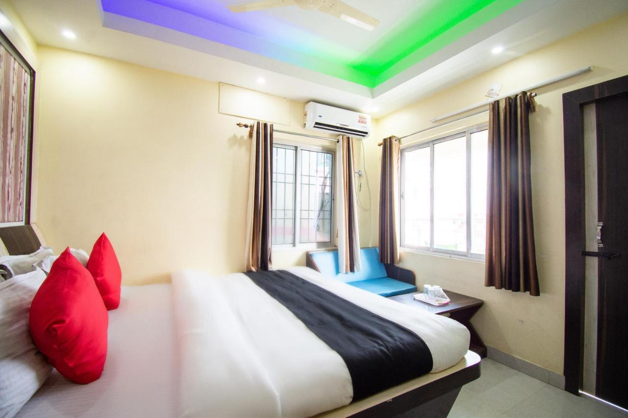 Capital O 67892 Hotel Sujata Tarapith Bagian luar foto