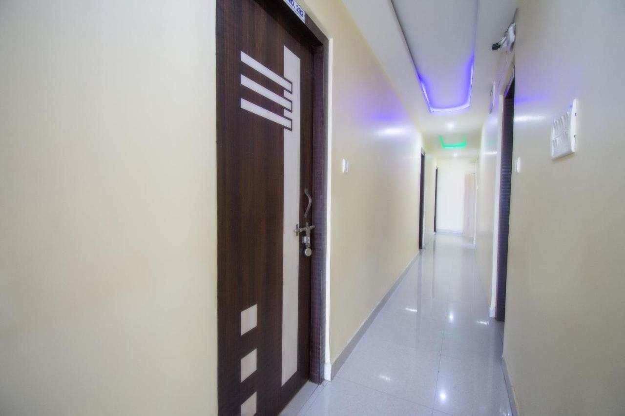 Capital O 67892 Hotel Sujata Tarapith Bagian luar foto