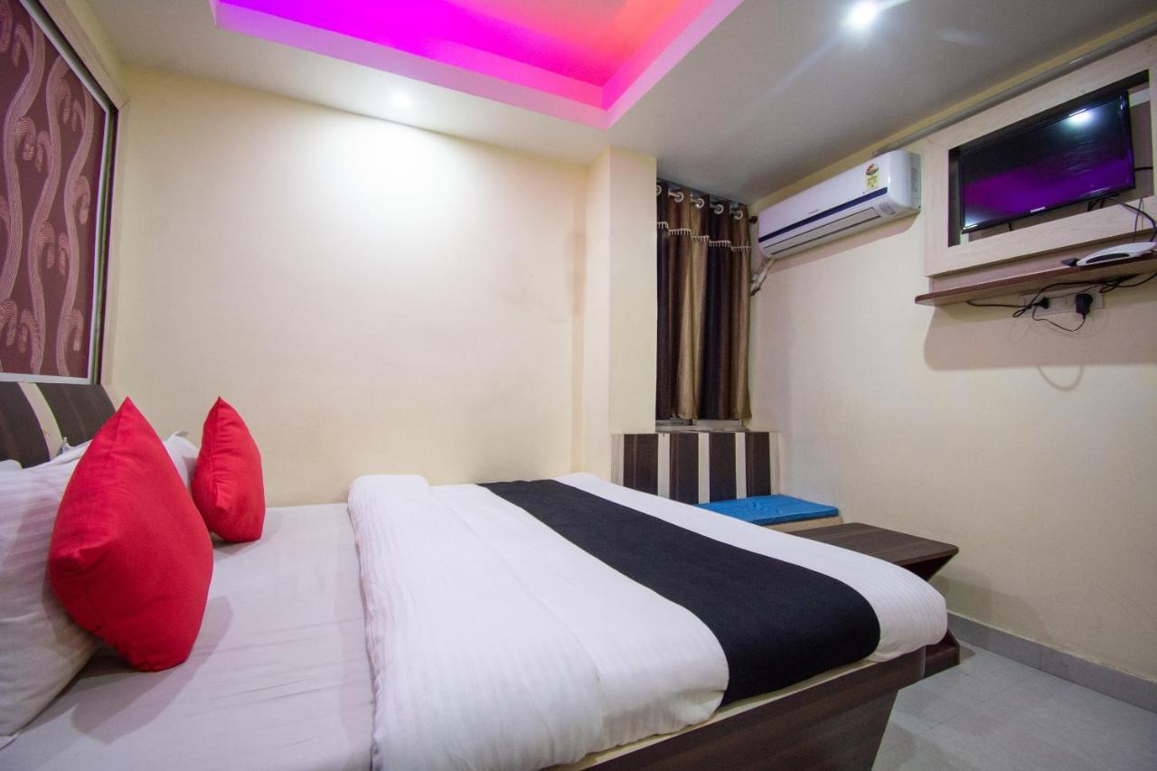 Capital O 67892 Hotel Sujata Tarapith Bagian luar foto