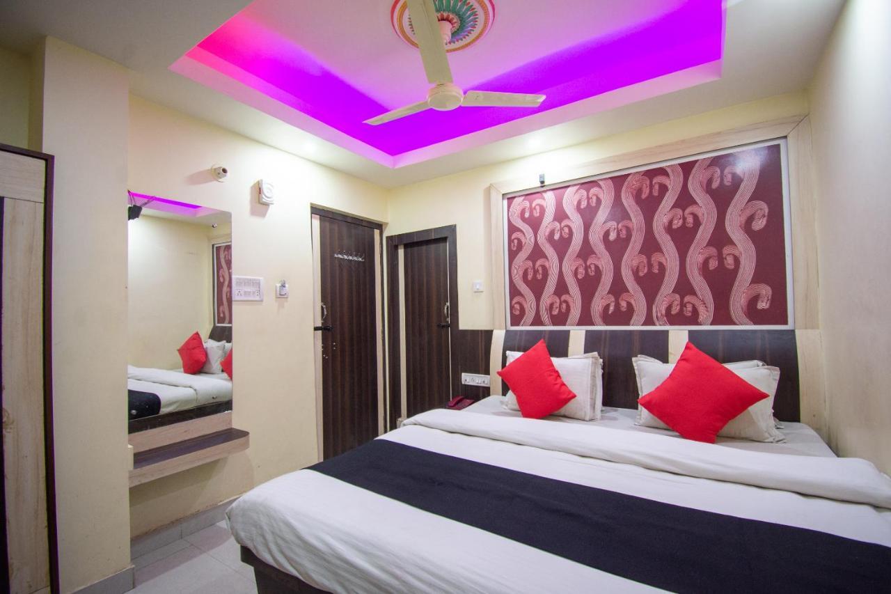 Capital O 67892 Hotel Sujata Tarapith Bagian luar foto