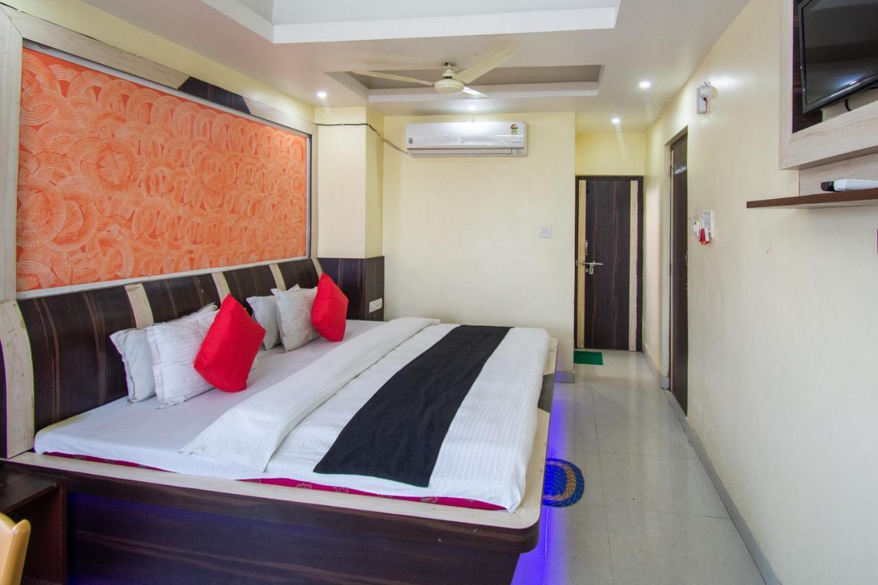 Capital O 67892 Hotel Sujata Tarapith Bagian luar foto